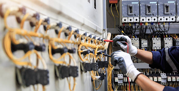 Professional Electrician technician working in Orange County County, FL